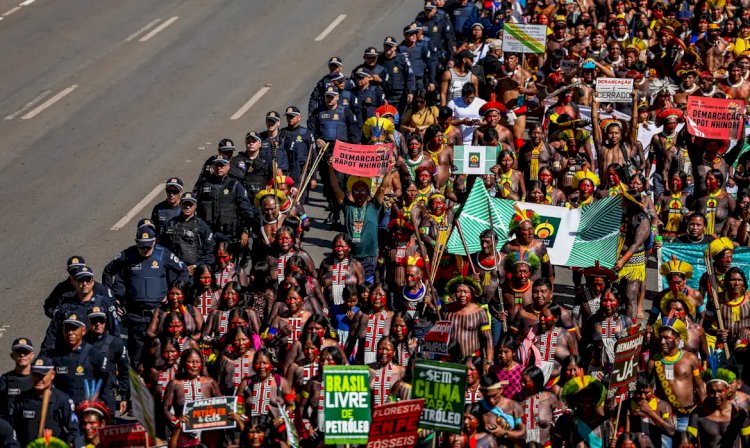 Indígenas em Brasília divulgam reivindicações aos Três Poderes