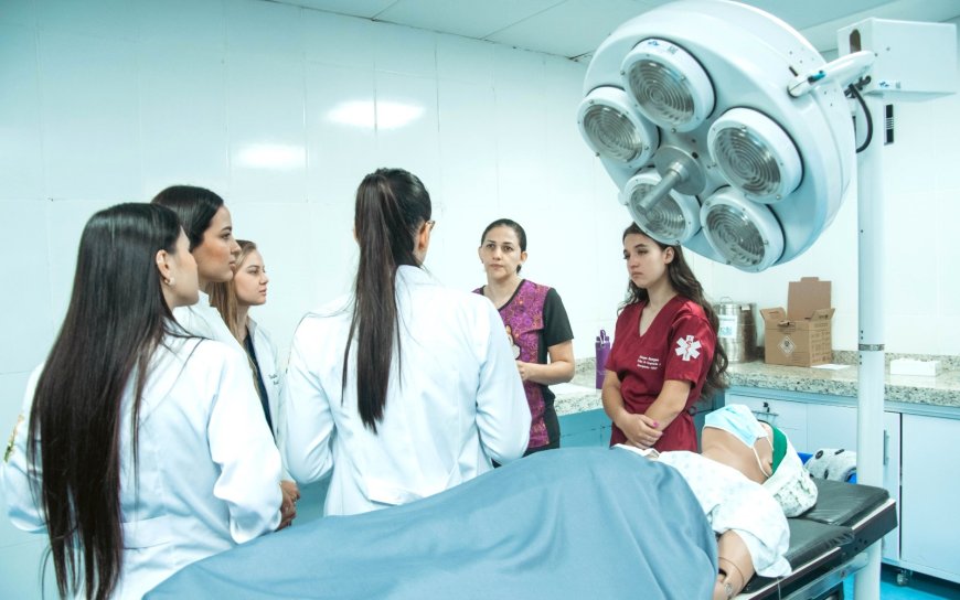 Medicina na UCP de Pedro Juan: estações de simulação  clínica garantem excelência no preparo para o Revalida