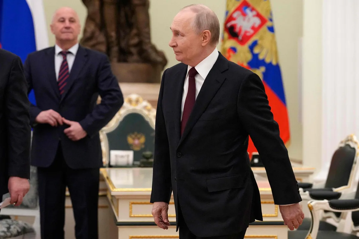 Putin reafirma apoio ao novo líder do Irã e aumenta tensão geopolítica com o Ocidente